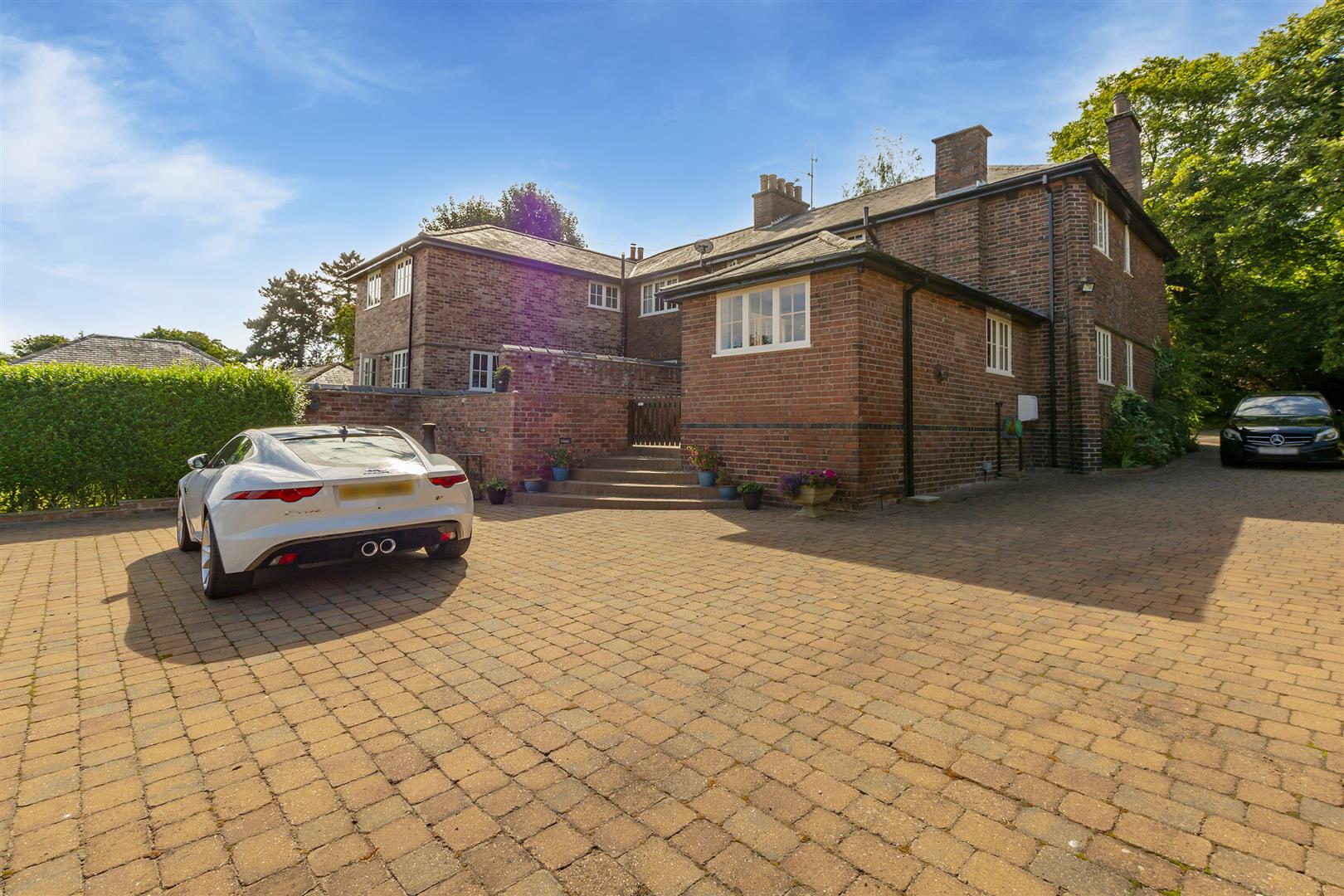 Quarry Hill, StantonByDale, Ilkeston Robert Ellis Estate Agents